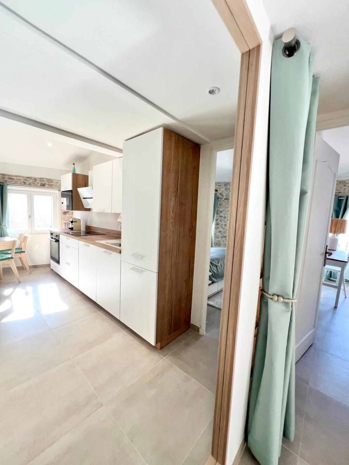 Old - 1 Bedroom - 4 People