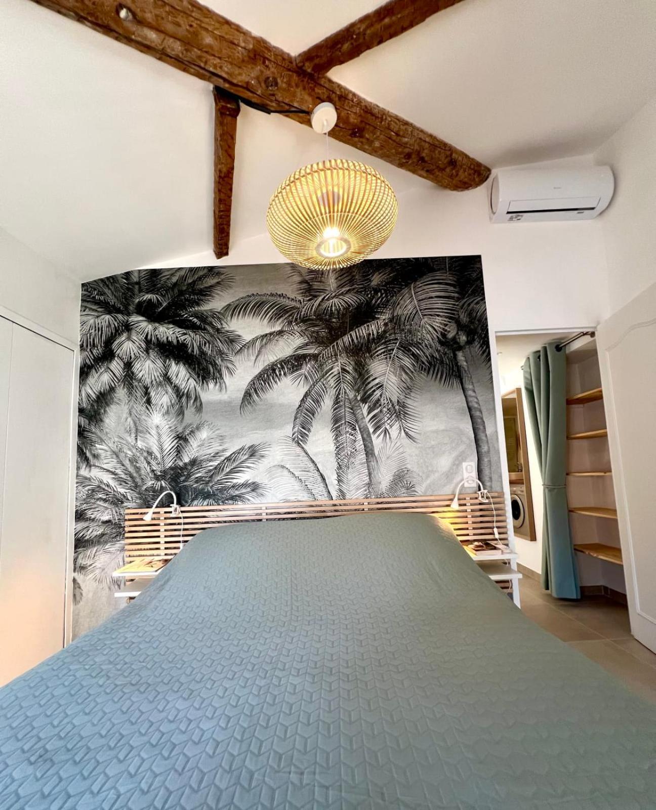 Apartment Old - 1 Bedroom - 4 People Antibes