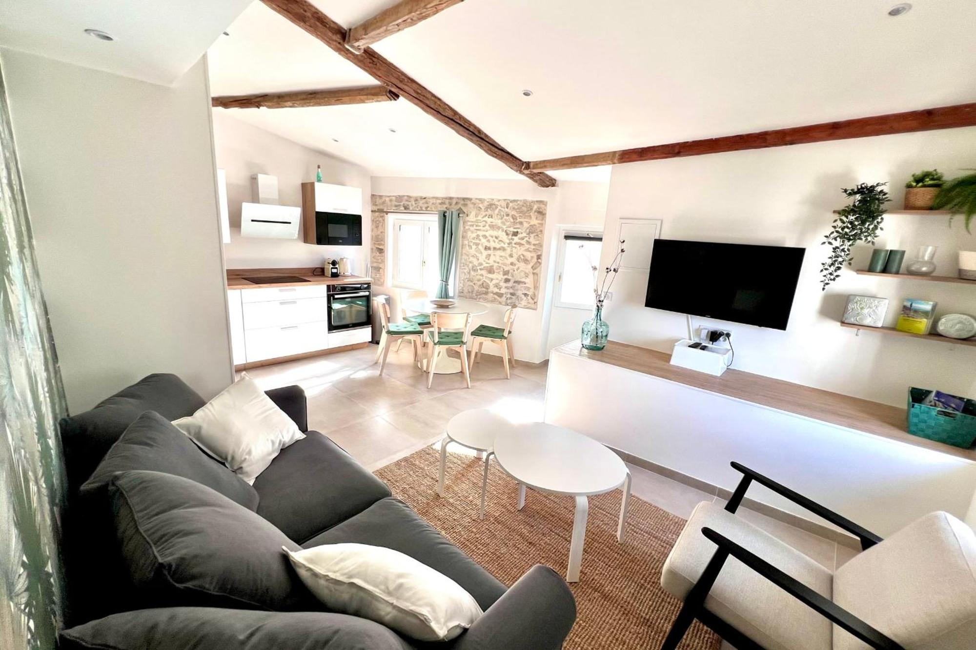 Old - 1 Bedroom - 4 People * Antibes